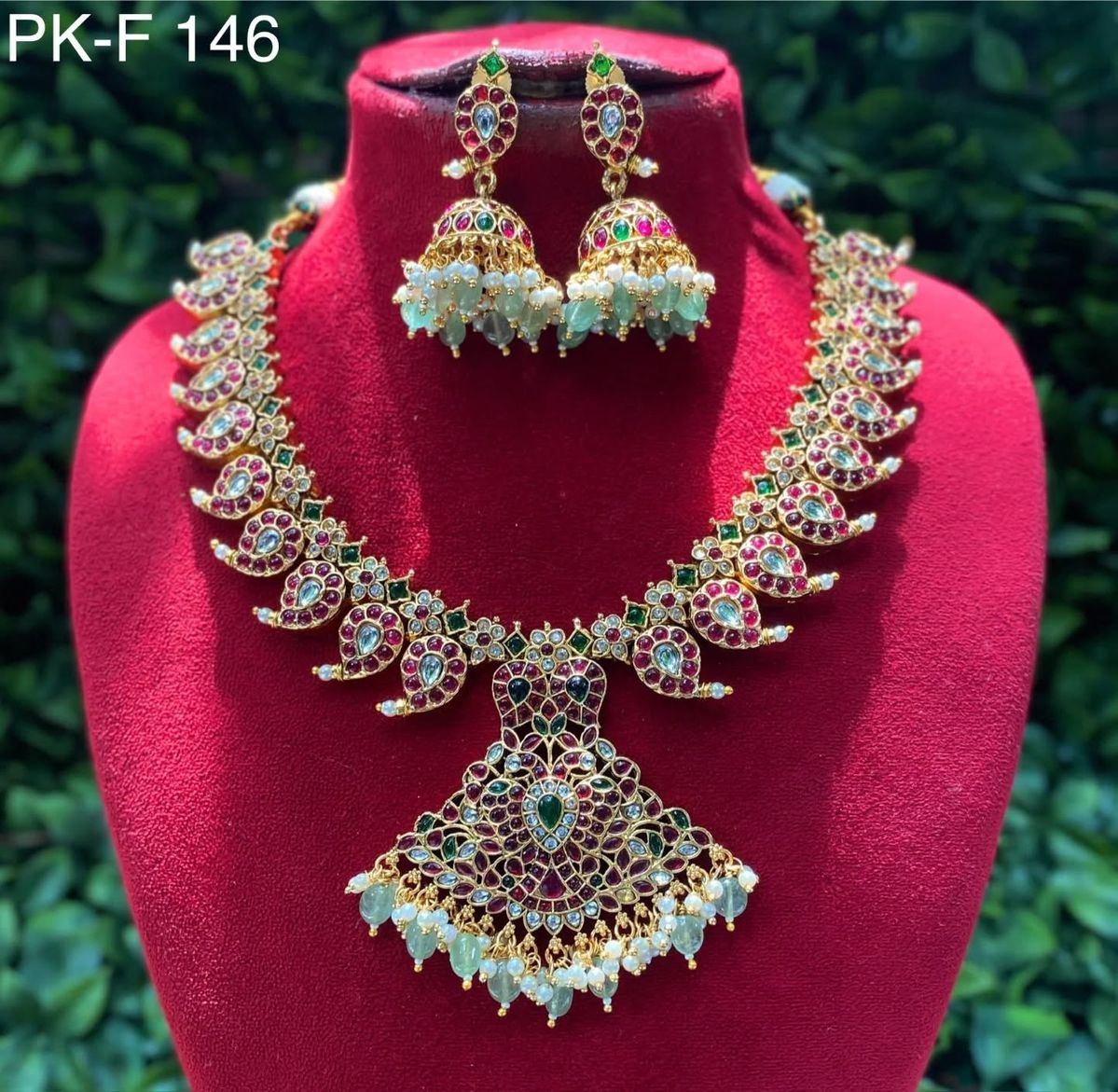 Anitqie Kemproa Necklace Set